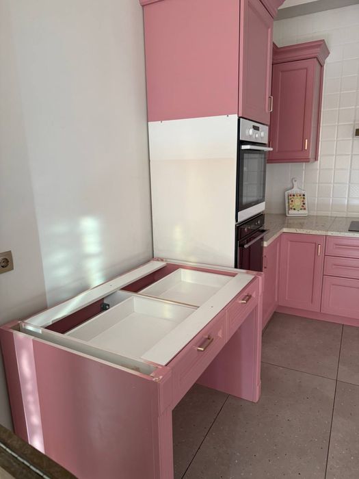 Ошхона учун янги мебель сотилади