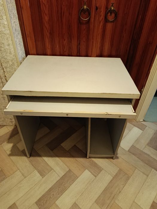 Компьютерный стол.