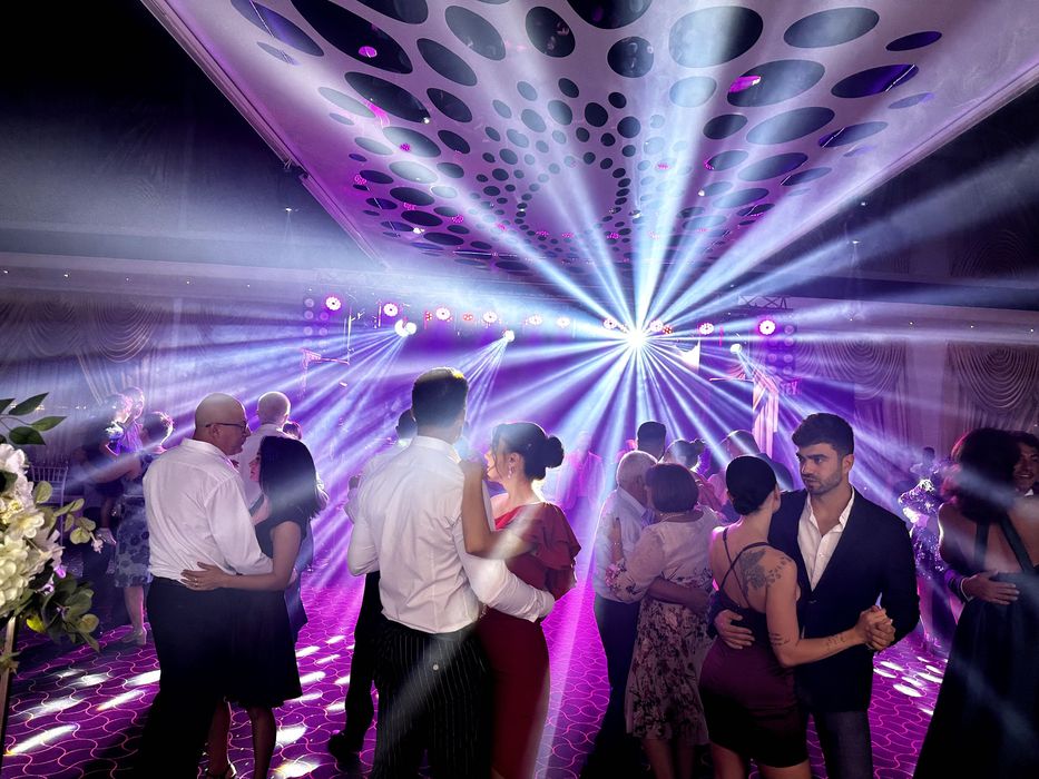 Dj-Mc,Scena,Ecran Led,Schela de Lumini,Sonorizare,PistoaleCO2 Band-uri