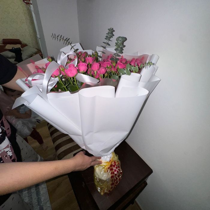 Кустовые розы срочно