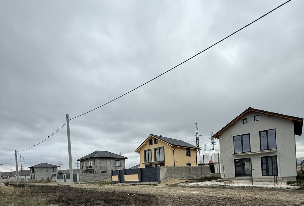 Vand casa parter, etaj+pod(mansarda)zona Walter Maracineanu