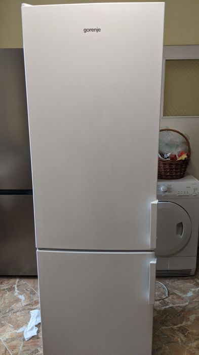 Продавам хладилник с фризер Gorenje