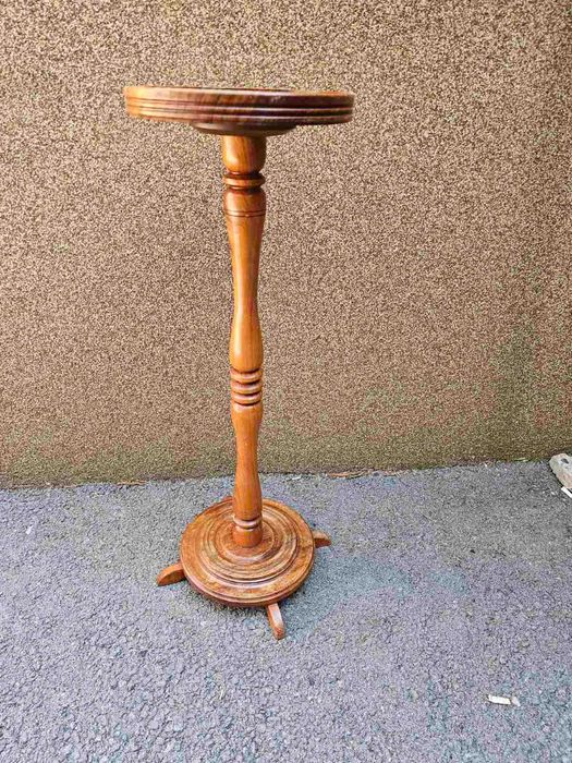 Ретро стойка от дърво