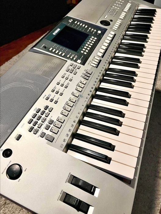 Vând orga Yamaha PSR-S710 în perfectă stare de funcționare