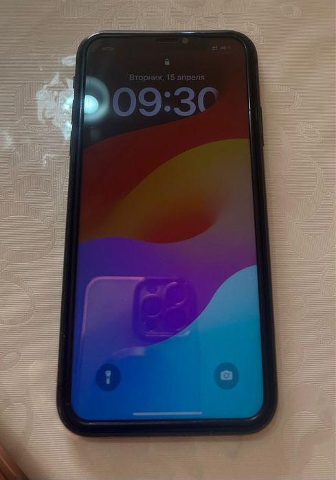 Продам Айфон 11