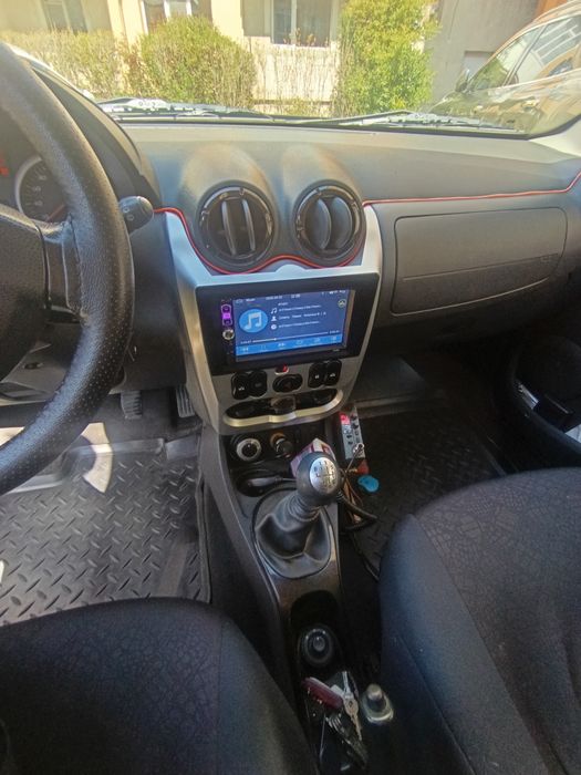 Vând Dacia Duster