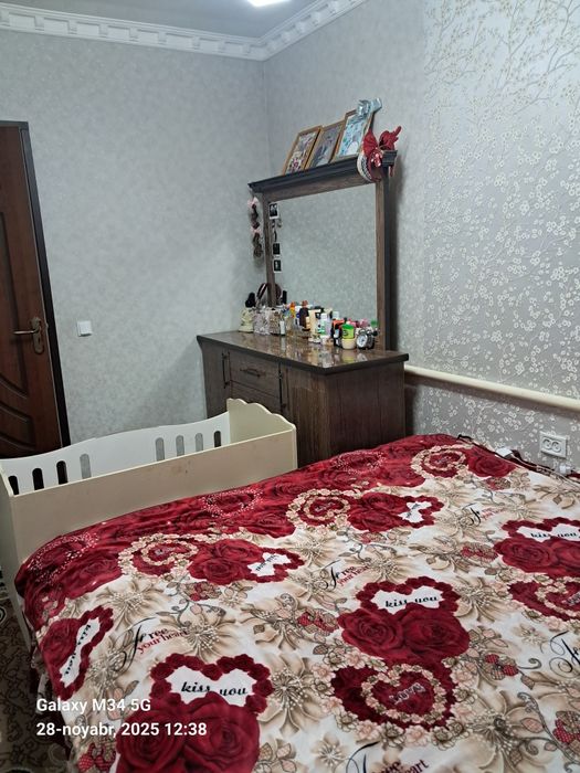 Kv sotiladi  ayrim jihozlari bn 75 kvdrat barcha qulayliklarga ega