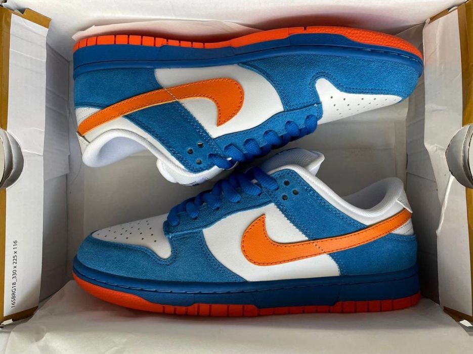 Фирменные кроссовки