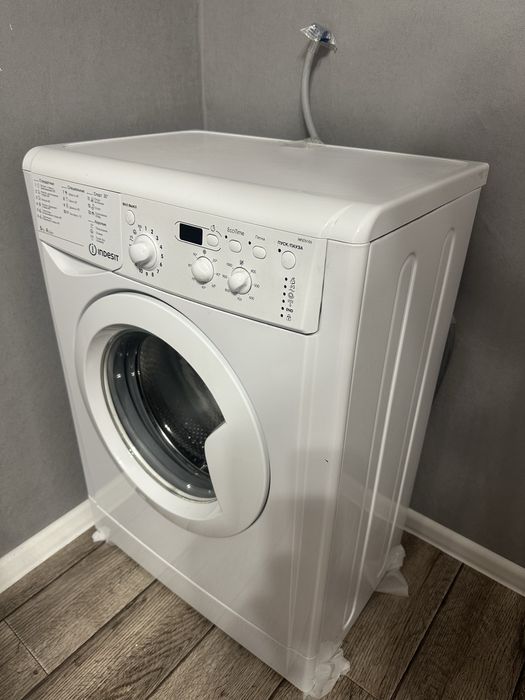 Продам стиральную машинку INDESIT автомат на 5кг.