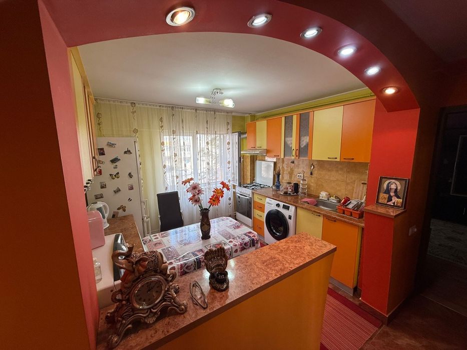 Apartament 2 camere decomandat Et. 1 - Lucian Blaga Bl. A42/1