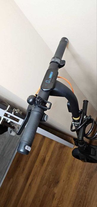 Продавам електрическа тротинетка Ninebot by Segway E2 Pro.