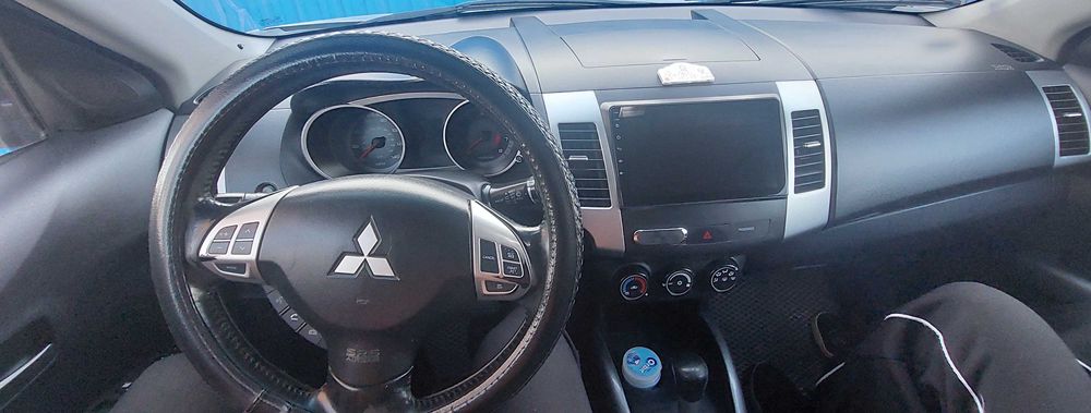 Продается Mitsubishi Outlender