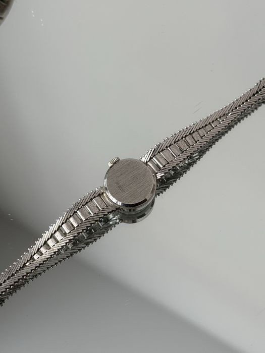 Сребърен часовник