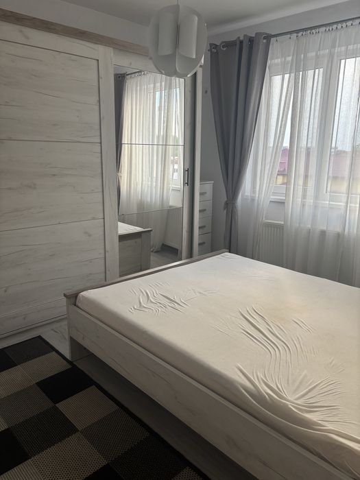 Inchiriez apartament 3 camere