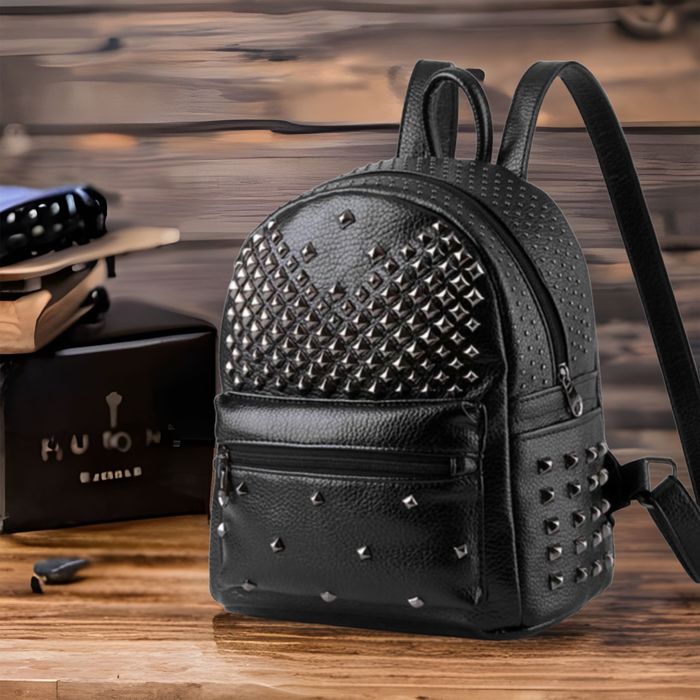 дамска раница кожена мека и приятна кожа с елегантни капси ново  чанта