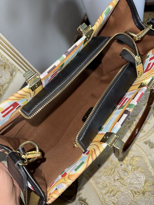 продается сумка бренд фенди оригинал в отличном состоянии