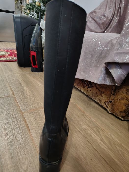 Vând cizme Lasocki mărime 40