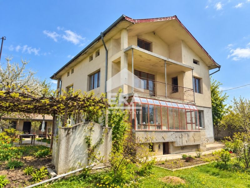 ЕКСКЛУЗИВНО! Двуетажна къща с площ 213 кв.м за продажба в с. Слънчево