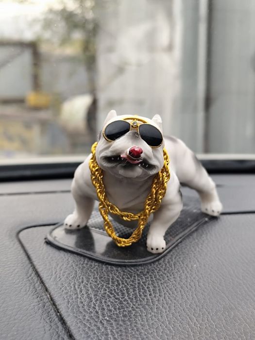 Украшие в машину