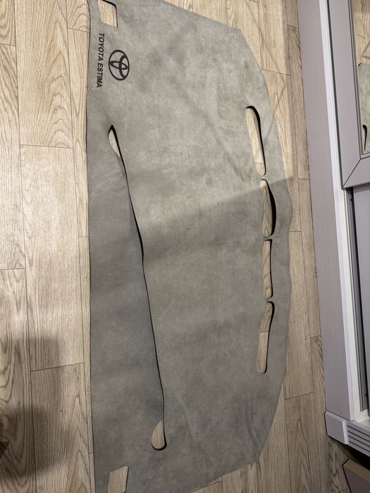 Продам накидку на панель от тойота эстима