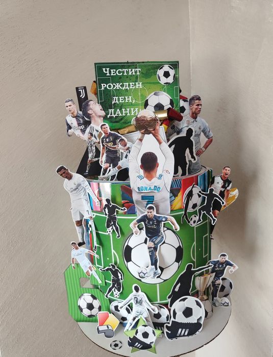 Торта за 30 деца ( 30 книжки,30 молива и 30 пастели)