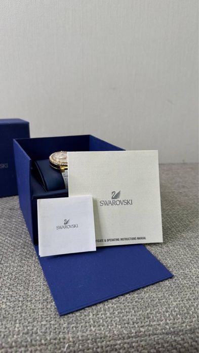 Продам Часы Swarovski