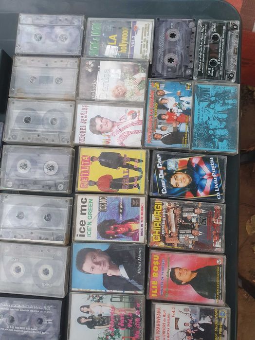 Vând casete audio vechi