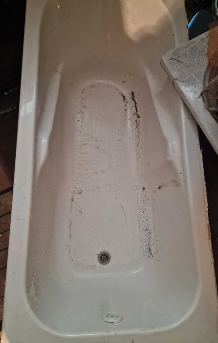 Интериорна врата 80см и три броя вана с размер 170см х 65 см