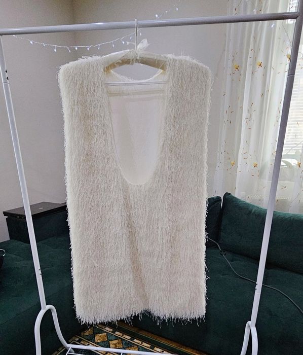 Бяла рокля ресни