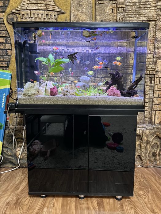 Продам аквариум на 130 литров под ключ