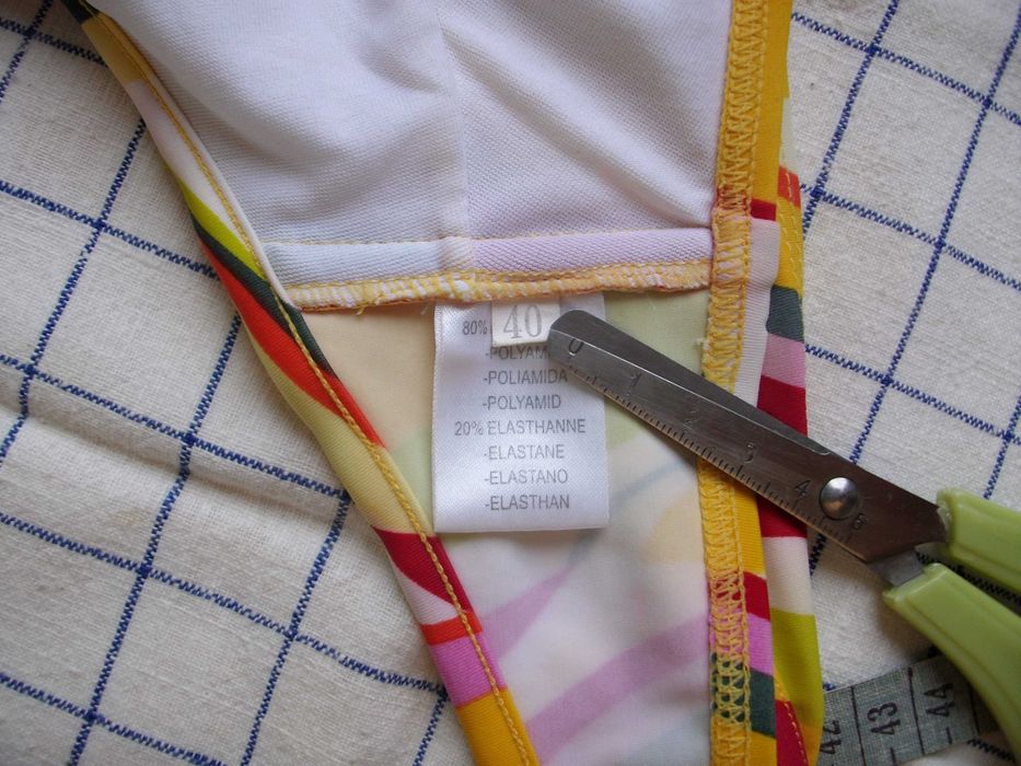 Продавам чисто нови дамски бански половинки