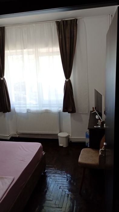 Vând ap 3 camere parter