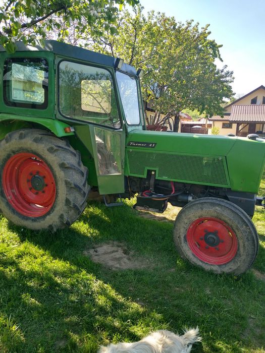Tractor Fendt+încărcător frontal+frază+plug reversibil automat Roznov ...