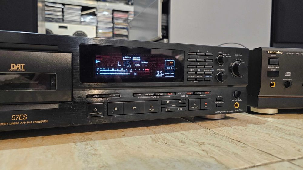 DAT Sony DTC-57ES negru, functional, stare foarte buna, cu test video!