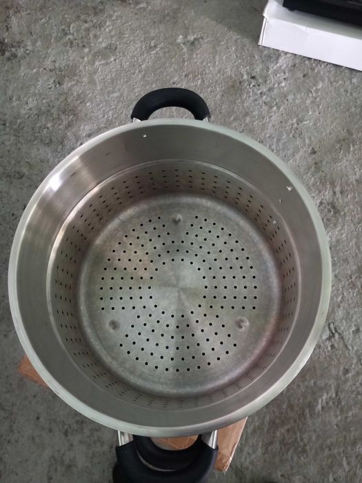 Storcator de fructe cu aburi