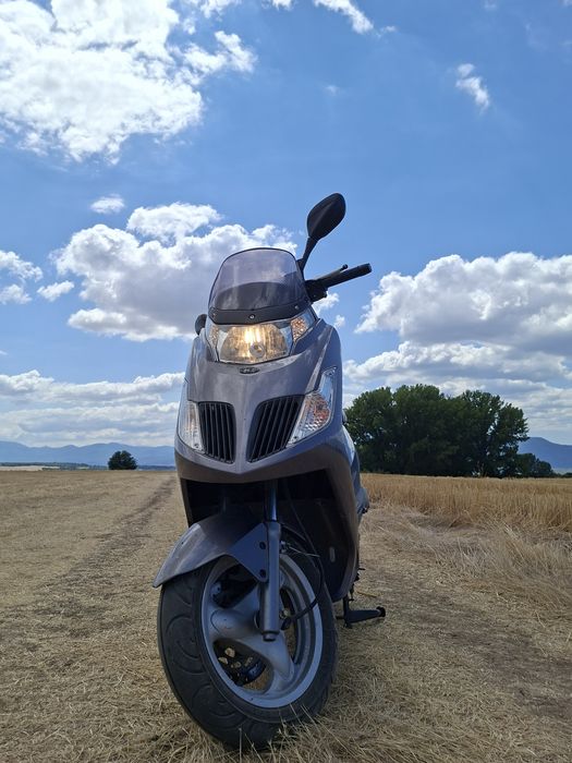 Продавам скутер Kymco Yager GT, 200 кубика (4-тактов).