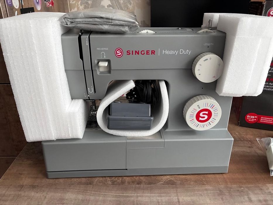 Продам швейную машинку SINGER® 4452,