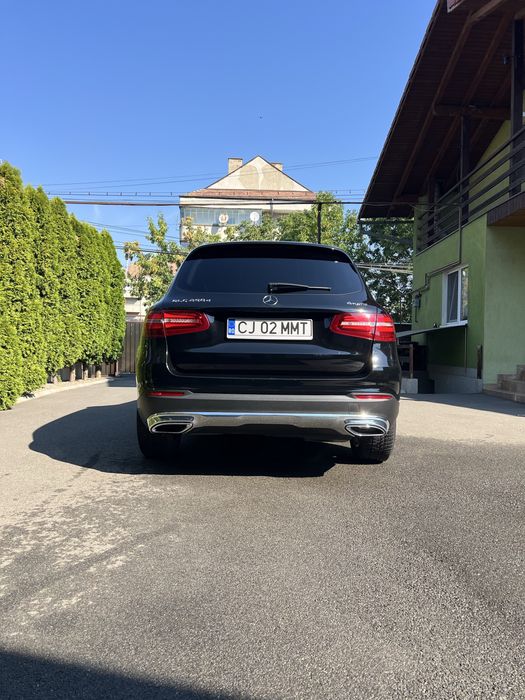 VÂND   MERCEDES   GLC  250  D.  4 MATIC .  2016  / Motor 2,2.  204 CP / 234000  KM / DISTRONIC / PIELE / CAMERA.