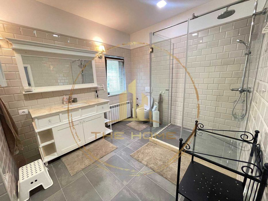 Дава се под наем Къща в Варна, Изгрев - 220 кв.м за 1700 € - Снимка #12