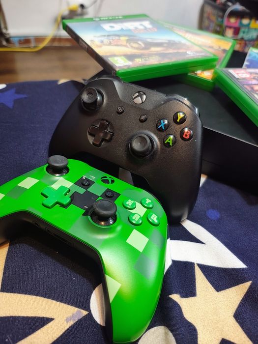 Xbox one+volan+2 manete+jocuri