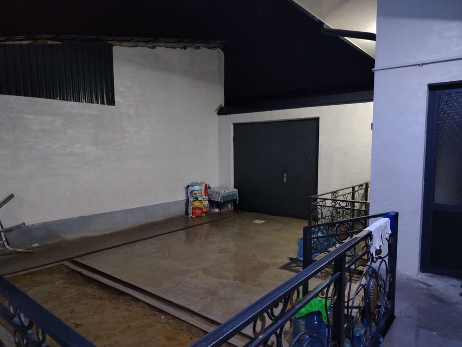 Srochna 4 xonaliy uchastka