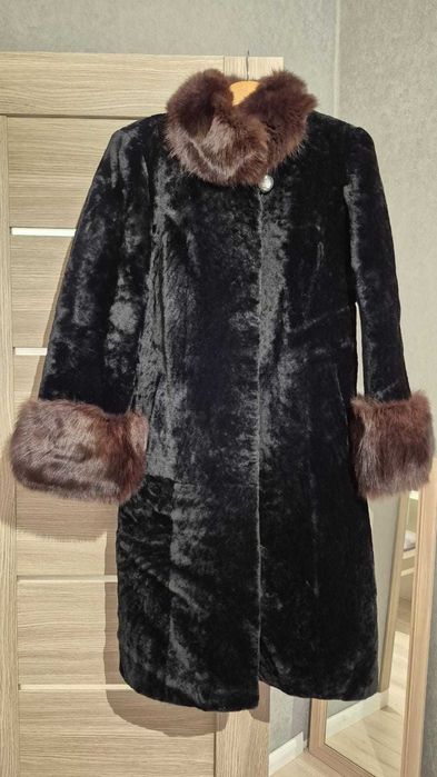 Цигейковая шуба, рукава чернобурка