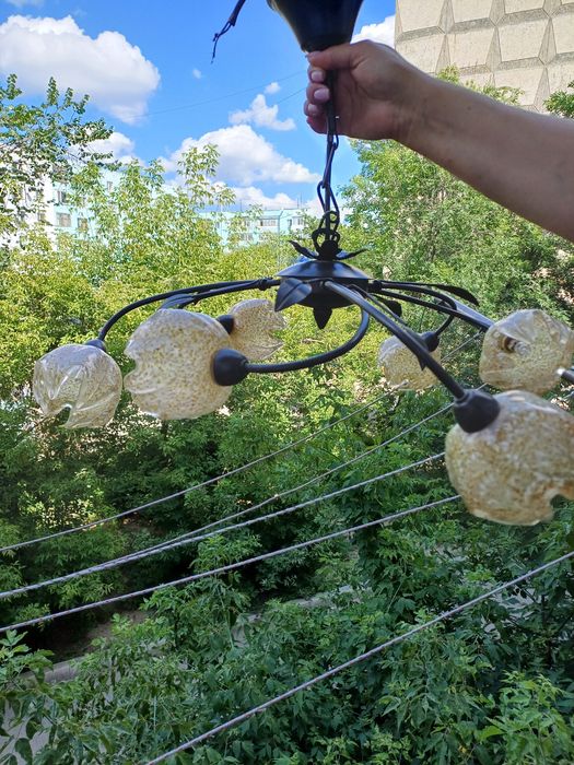 Продам люстру.  В хорошем состоянии.