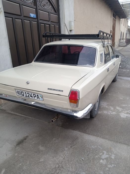Gaz 24 ( Volga }