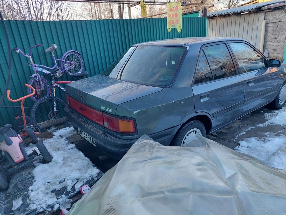 Мазда 323 на ходу