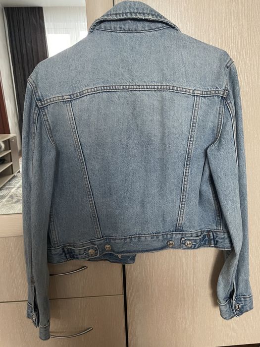 Продам джинсовую куртку