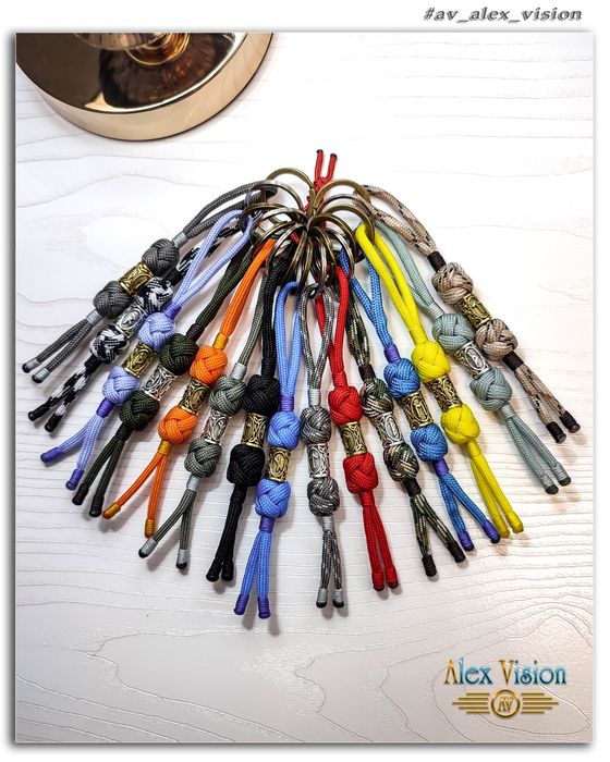 Брелок из паракорда