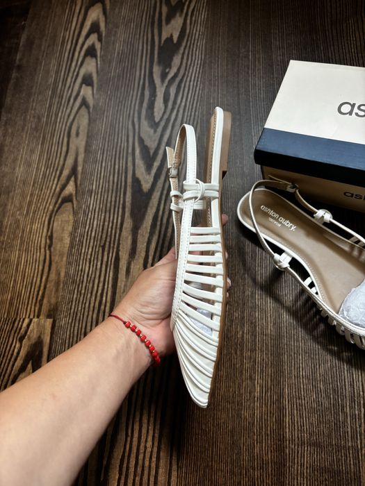 Продавам нови обувки Ashton Aubry