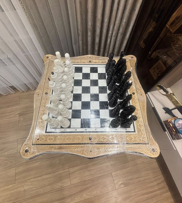 Продам шахматный стол
