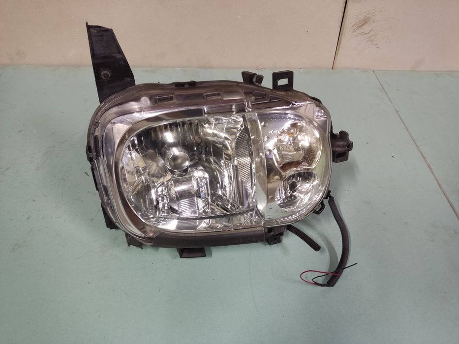 Фара Nissan cube